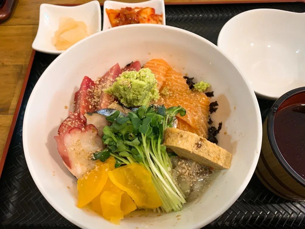 카이센동(회덮밥)