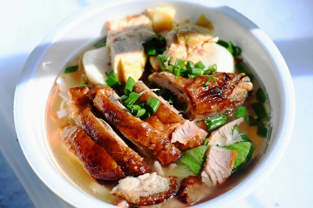 점심 식사 투어를 선택하고 맛있는 보트 누들을 맛보세요