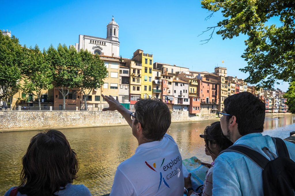 지로나와 코스타 브라바 투어를 통해 강을 건너보세요.