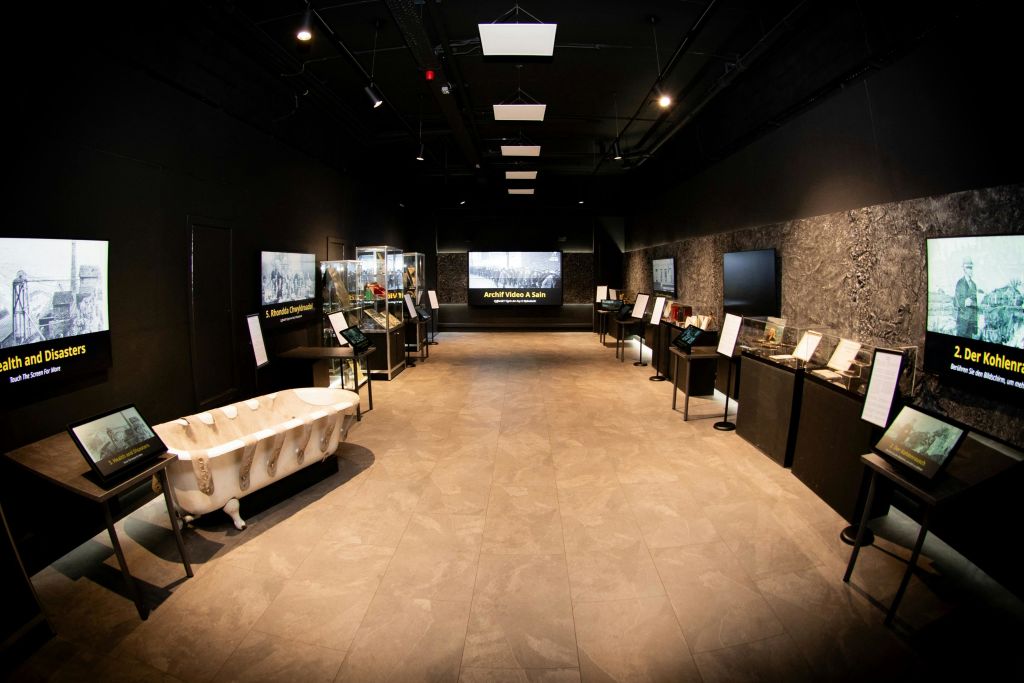 다국어가 가능한 디지털 전시회