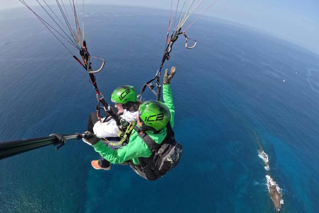 테네리페에서 패러글라이딩 즐기기