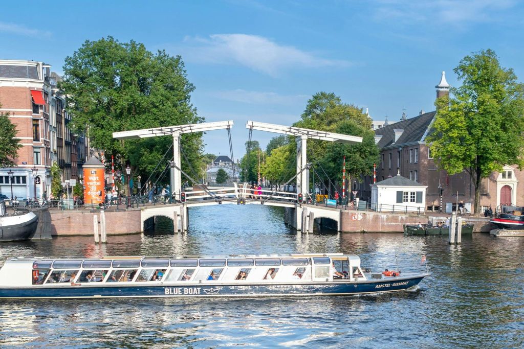 블루보트 회사와 함께하는 운하 크루즈