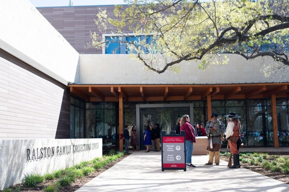 Ralston Family Collections Center의 Alamo 전시회