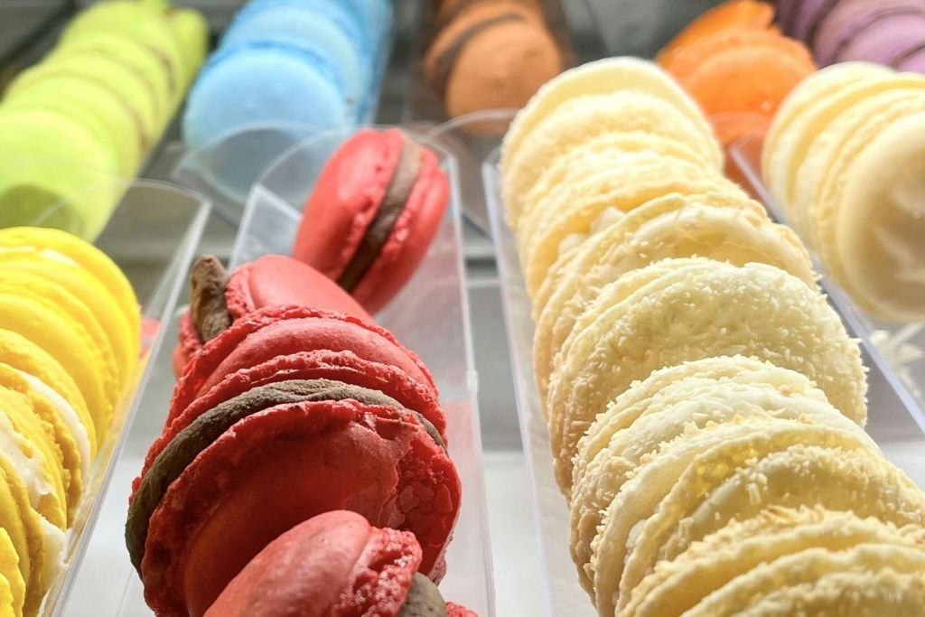 맛있는 디저트와 마카롱