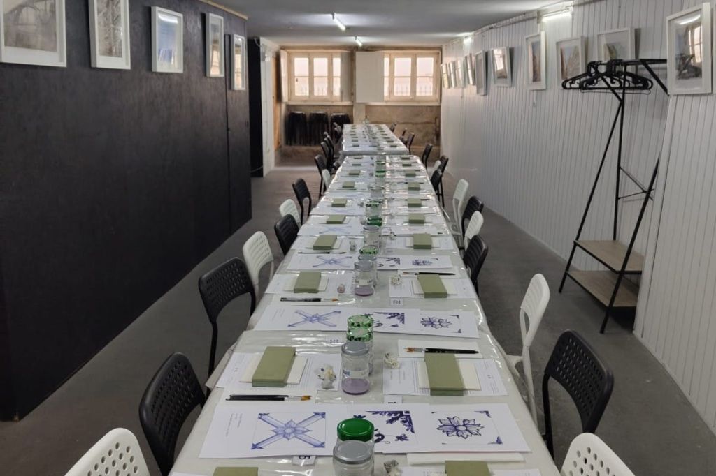 도무스 아르테에서 타일 페인팅 배우기