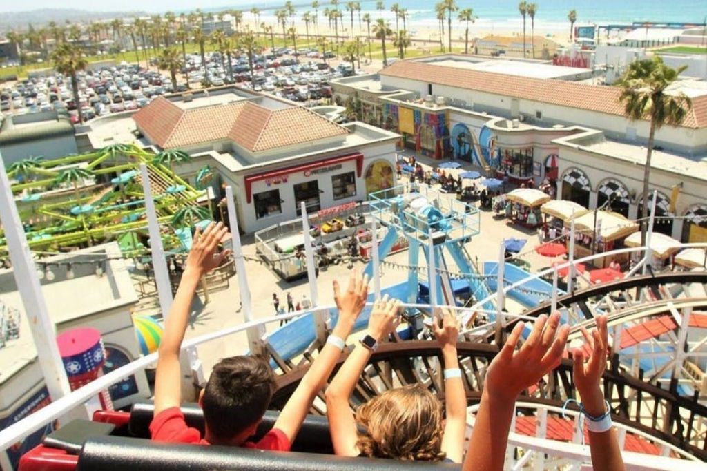 빅 디퍼 롤러코스터에서 멋진 전망을 즐겨보세요