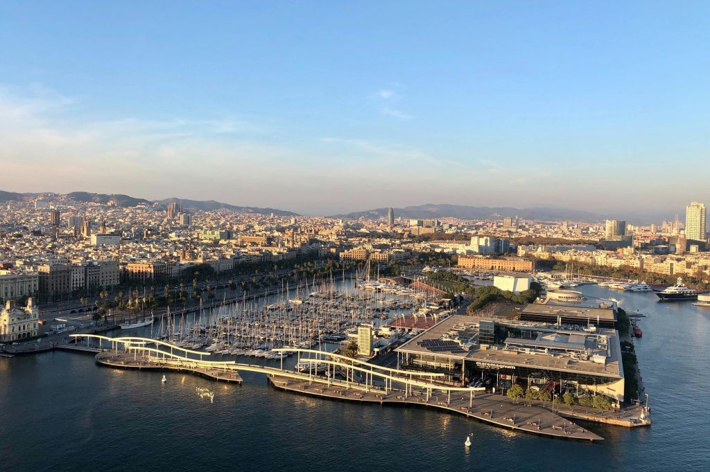 바르셀로나의 파노라마 전망을 감상하세요
