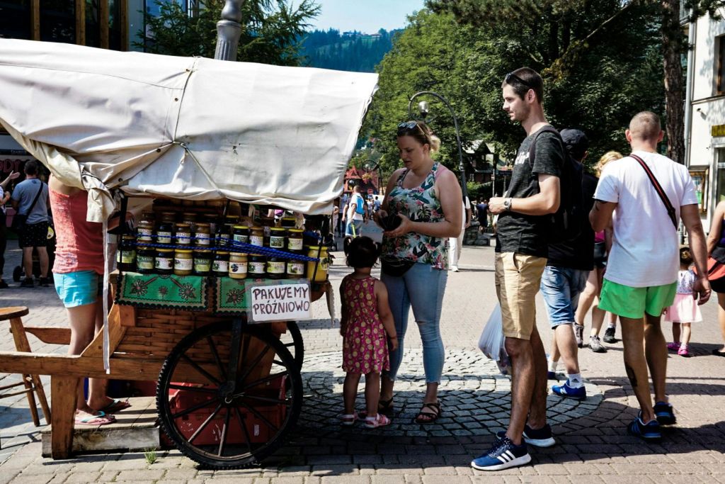 자코파네에서 지역 물품 쇼핑하기