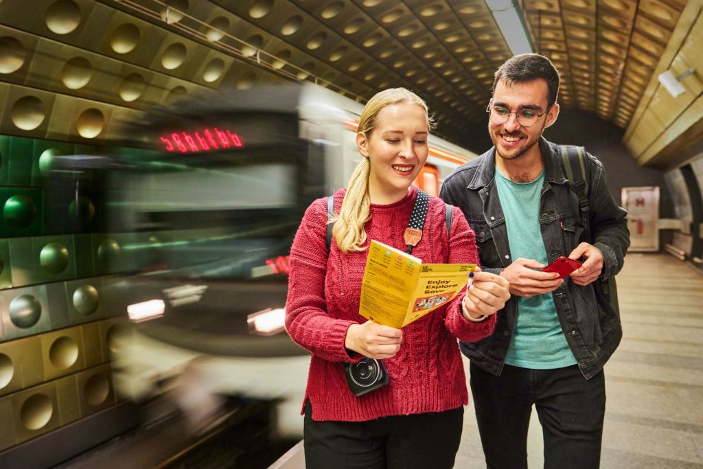 프라하 메트로와 다른 모든 대중교통은 프라하 방문자 패스로 무료입니다!