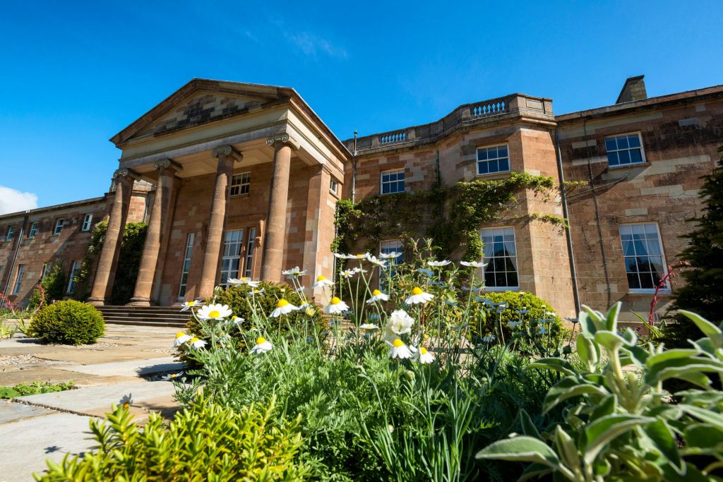 사우스 테라스, 힐스버러 성 및 정원