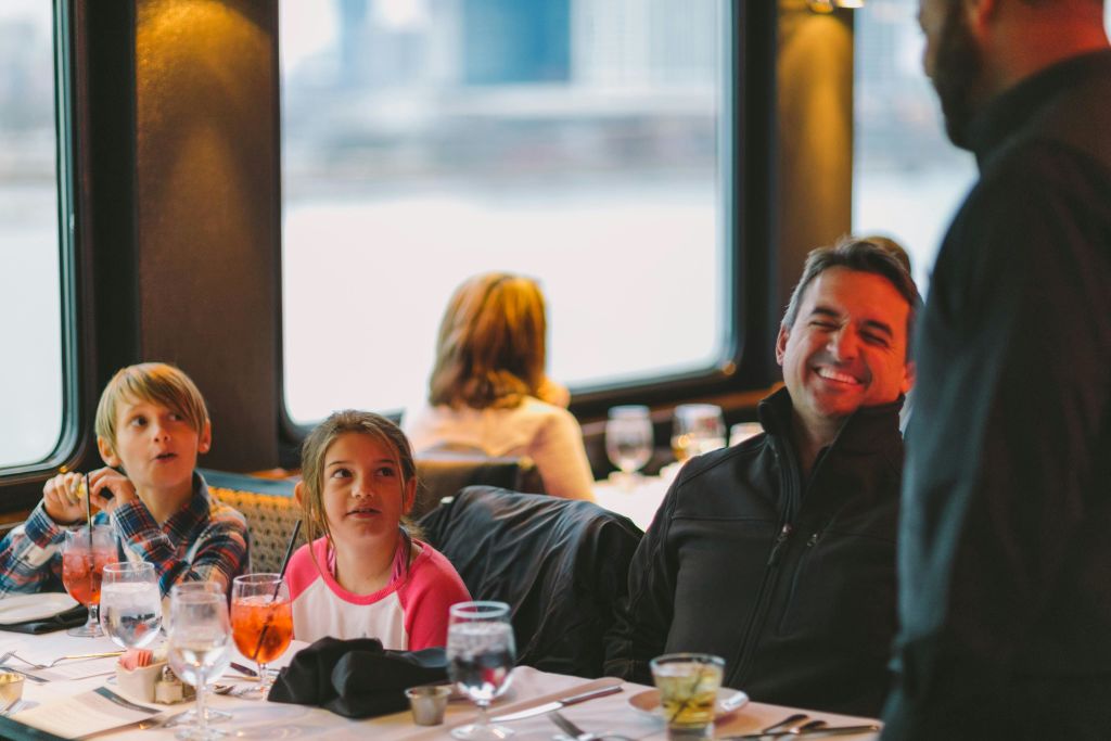 뉴욕 프리미어 런치 또는 브런치 크루즈