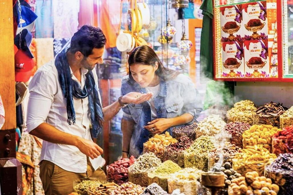 제공된 텍스트는 특정 언어와 관련이 없고 번역이 필요하지 않은 마침표 (.) 입니다.