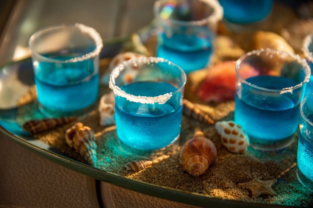 바다에서 영감을 얻은 프리미엄 칵테일.