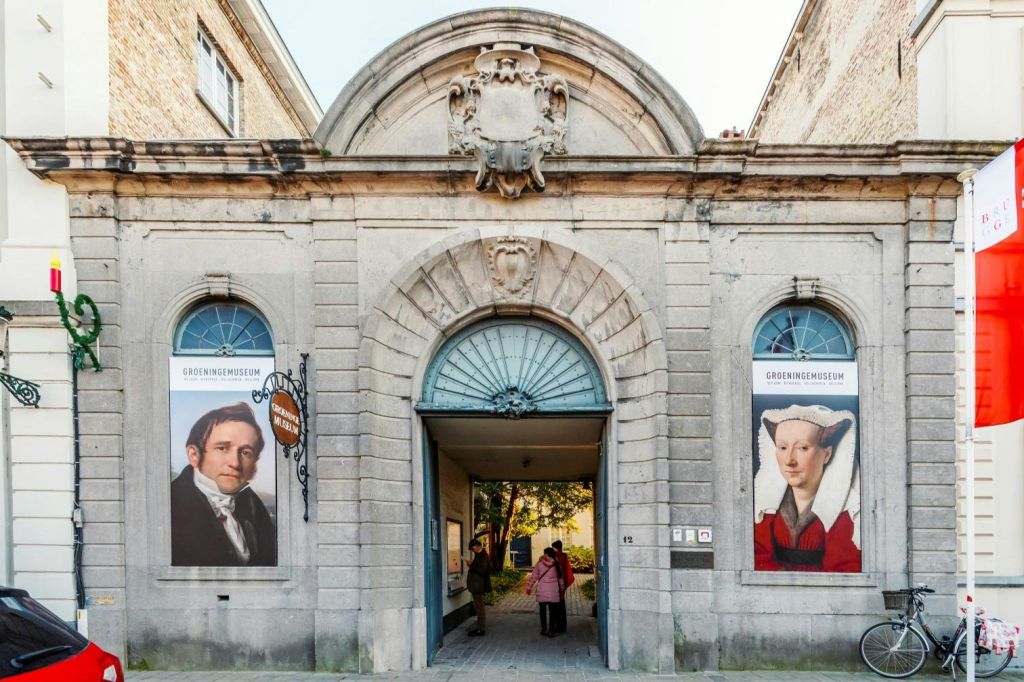 파사드 입구 그뢰닝 박물관