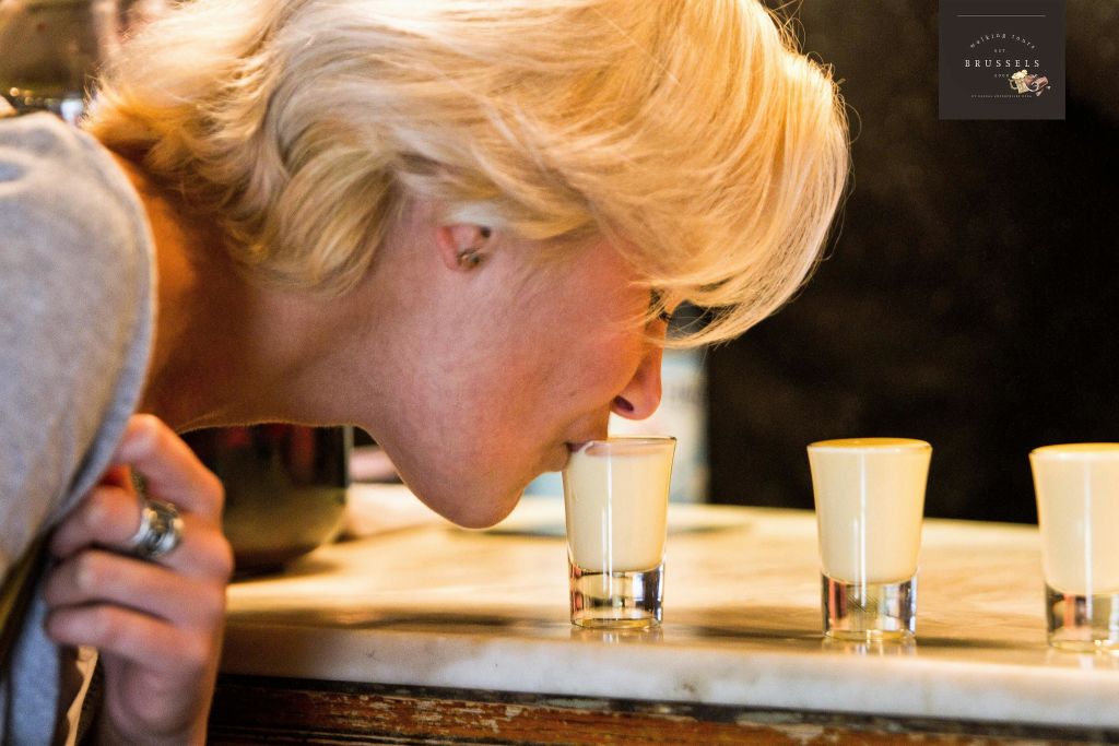 독특한 현지 음식과 음료를 맛보세요