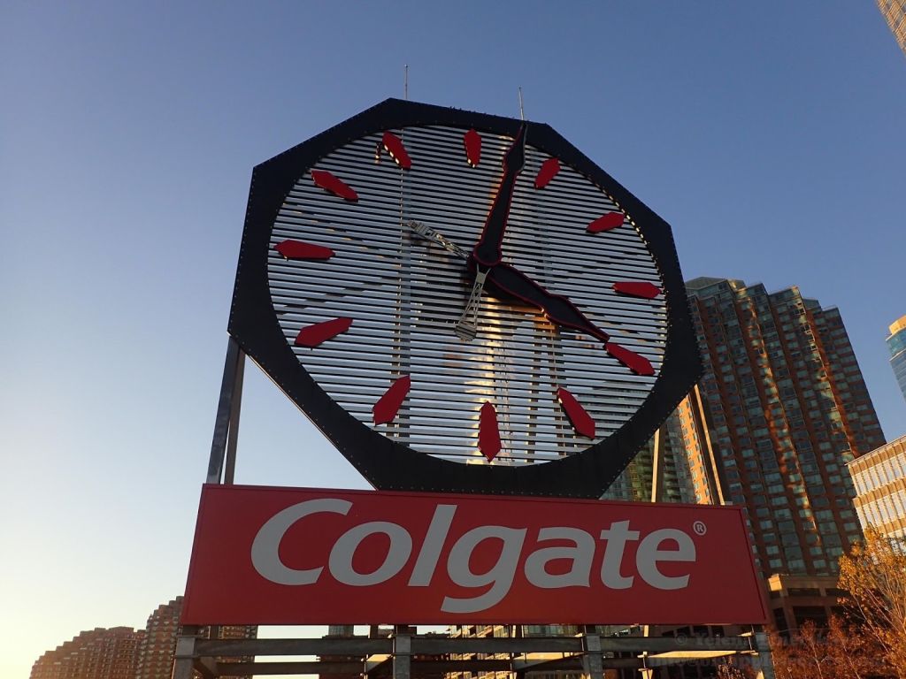 File:Colgate Clock Jersey City (1 of 2) (3157735699).jpg - Wikipedia