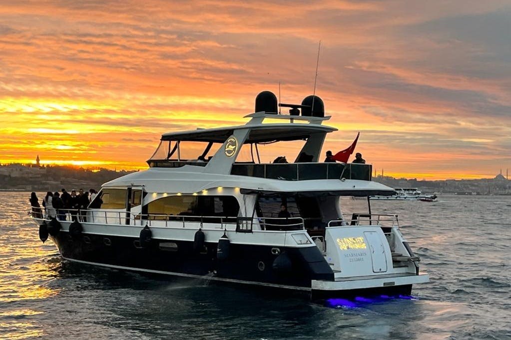 일몰에 즐기는 보스포루스 크루즈