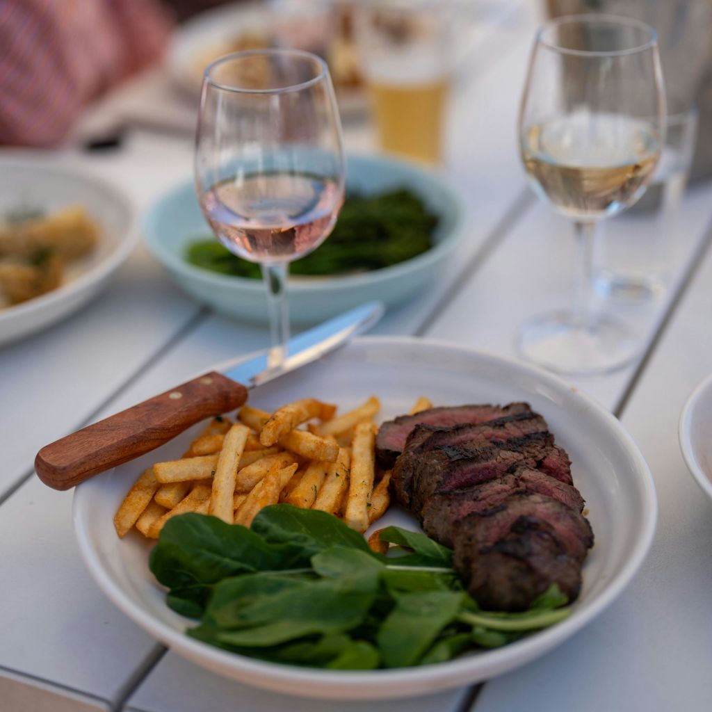 크루징 요트 클럽 레스토랑에서 식사