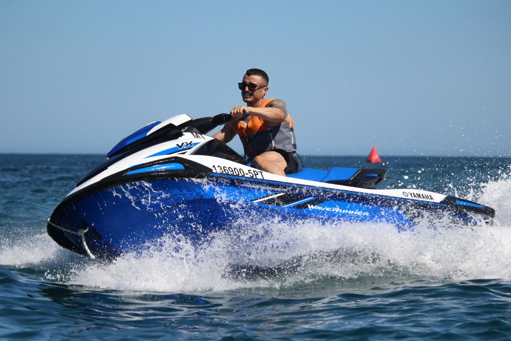 모험이 시작됩니다! Moments Watersports로 최고 속도로 물놀이를 즐기고 물놀이를 즐겨보세요!