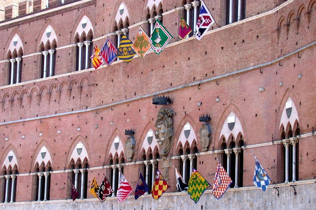 시에나 푸블리코 궁전 정면