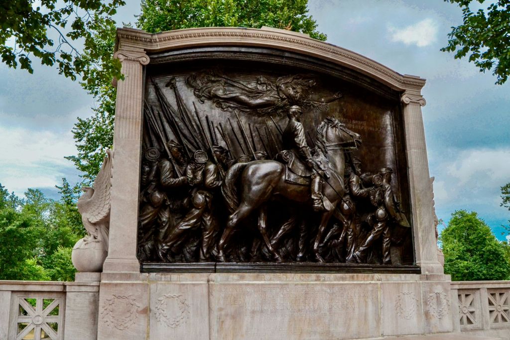 투어는 로버트 굴드 쇼 (Robert Gould Shaw) 와 비컨 스트리트 (Beacon Street) 끝의 54th 매사추세츠 기념관 (54th Massachusetts Memorial) 근처에서 끝