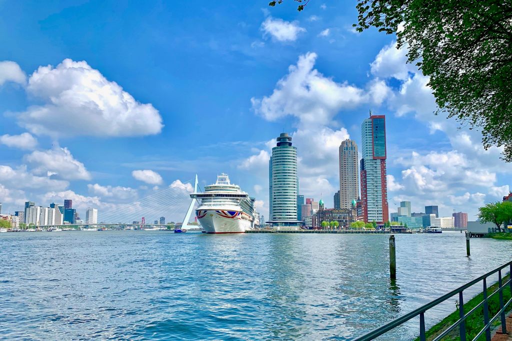 유람선 타고 즐기는 콥 반 자이드 투어