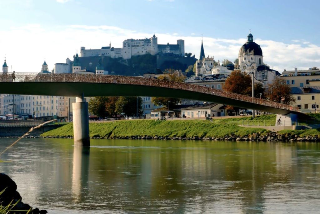 자전거를 타고 잘츠부르크와 산을 둘러보세요!