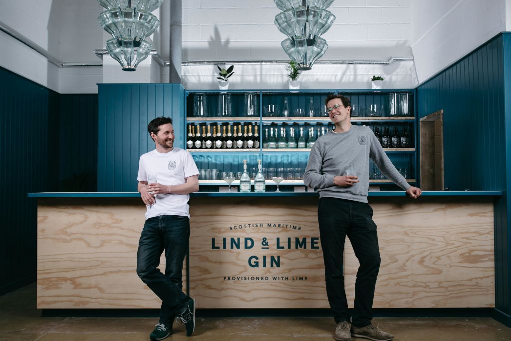 Lind & Lime Gin Distillery 바의 공동 창업자 Paddy & Ian