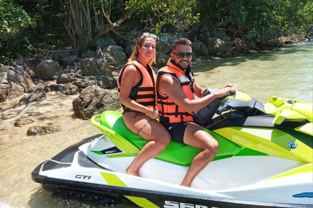 숙련된 가이드를 따라 야생동물과의 안전하고 즐거운 만남을 즐겨보세요.