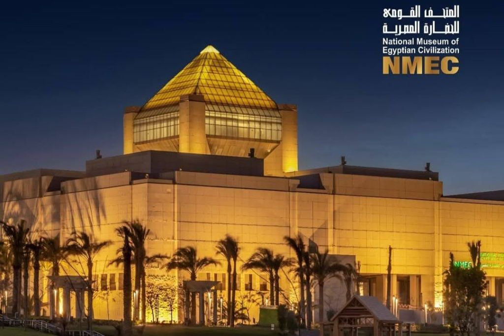 기자 피라미드, 대스핑크스, 국립박물관의 보물 등 카이로의 명소를 둘러보는 일일 투어를 예약하세요.