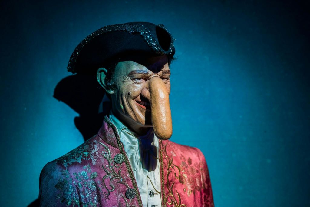 오징어처럼 코가 큰 녀석. 이 녀석 이름이 뭐지? 아무도 모른다.