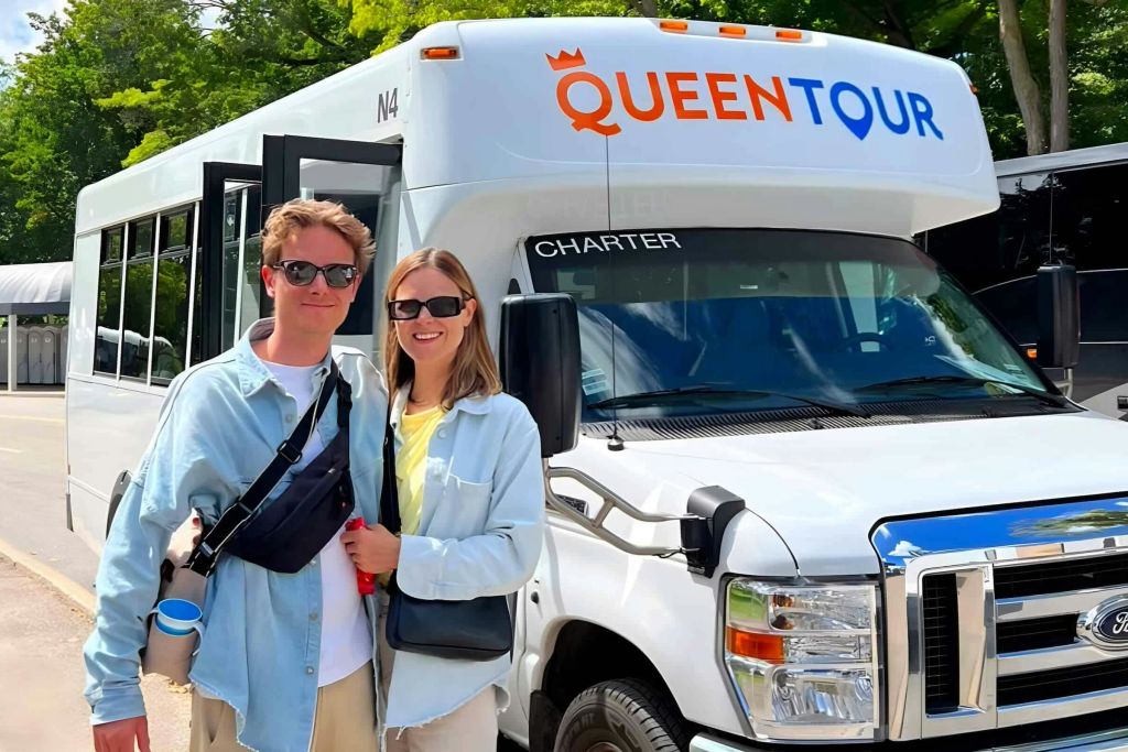 에어컨이 완비된 미니 코치를 타고 소규모 그룹과 함께 여행을 떠나보세요. 대형 버스에서 대규모 그룹의 번거로움과 낭비되는 시간을 피하세요.