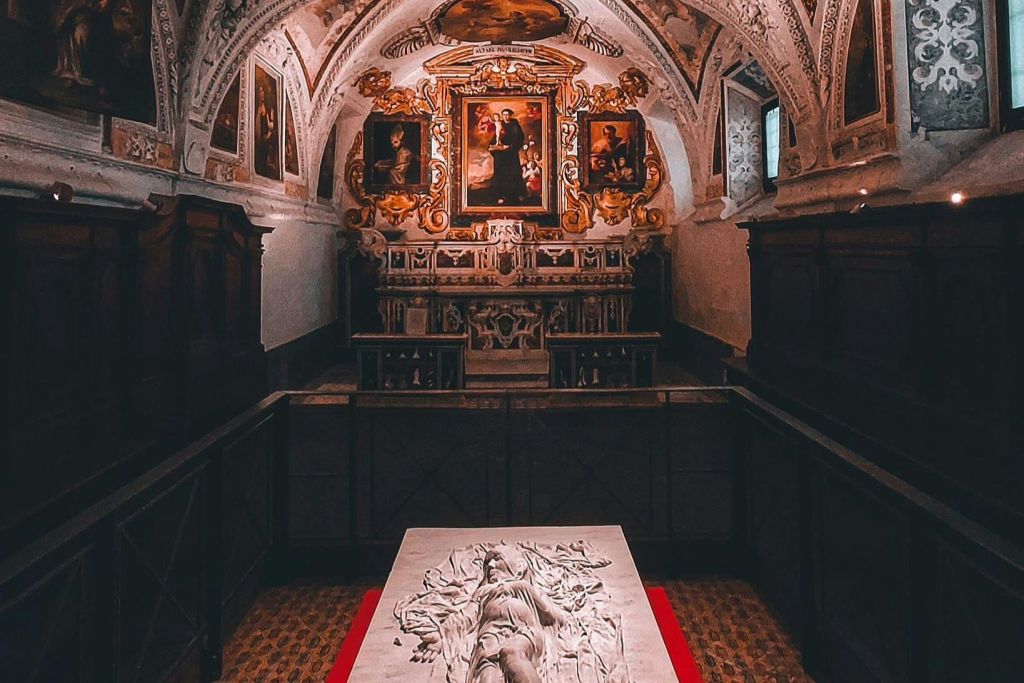 Veiled Son and Chapel of the Whites