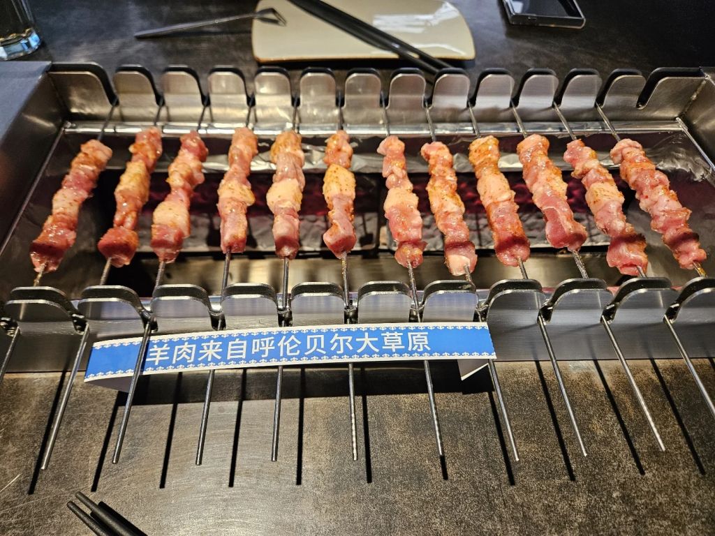 헌지우이치엔 루이홍 티엔디 루이홍팡 점