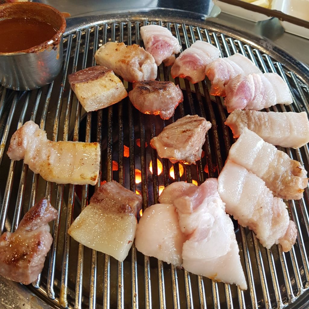 돈사돈 별관