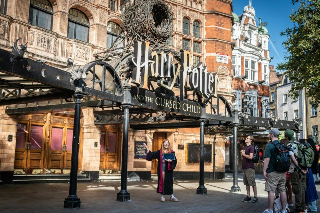 연극: 저주받은 아이