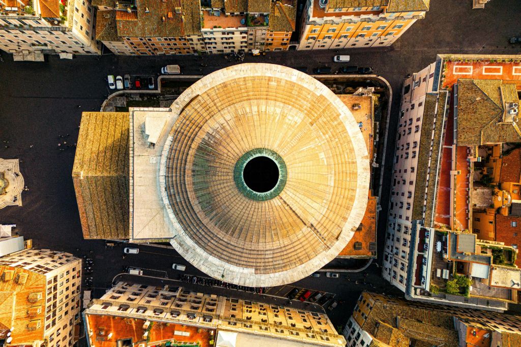 전경이 내려다보이는 판테온 정면