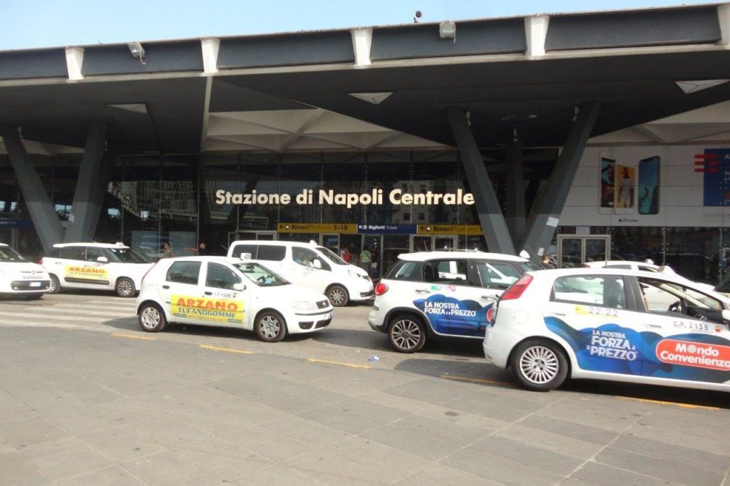 나폴리 기차역