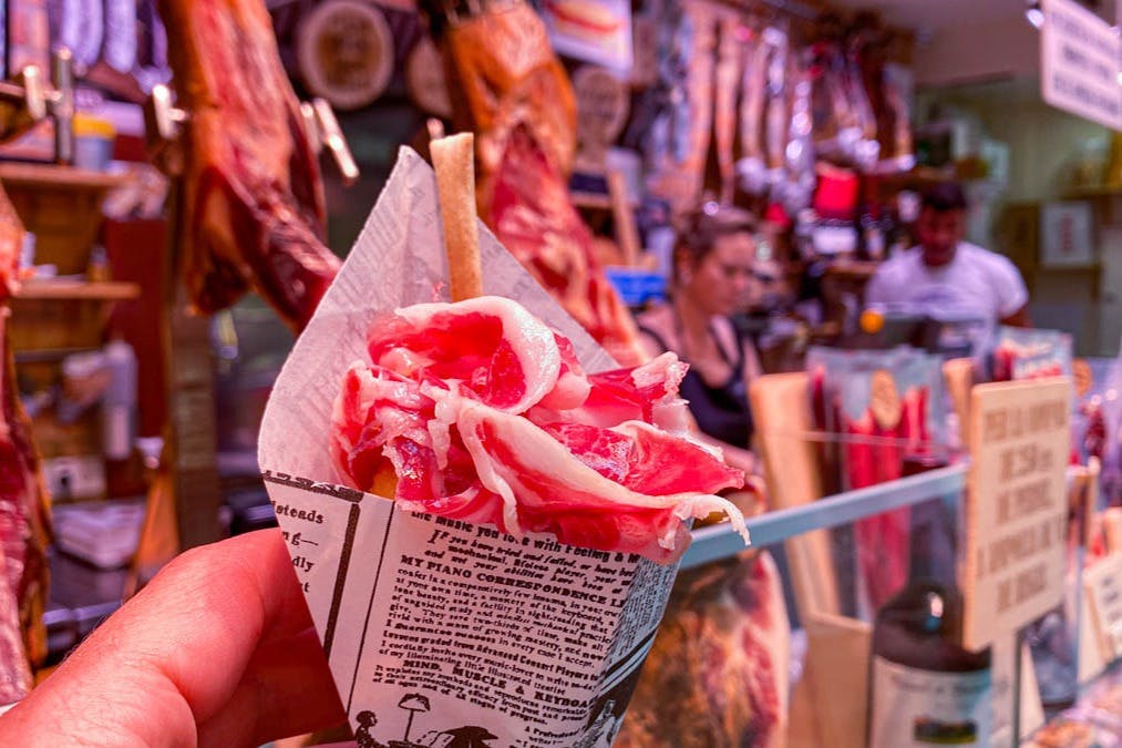 이 투어의 레스토랑 중 하나에서 이베리아 햄을 맛보았습니다.