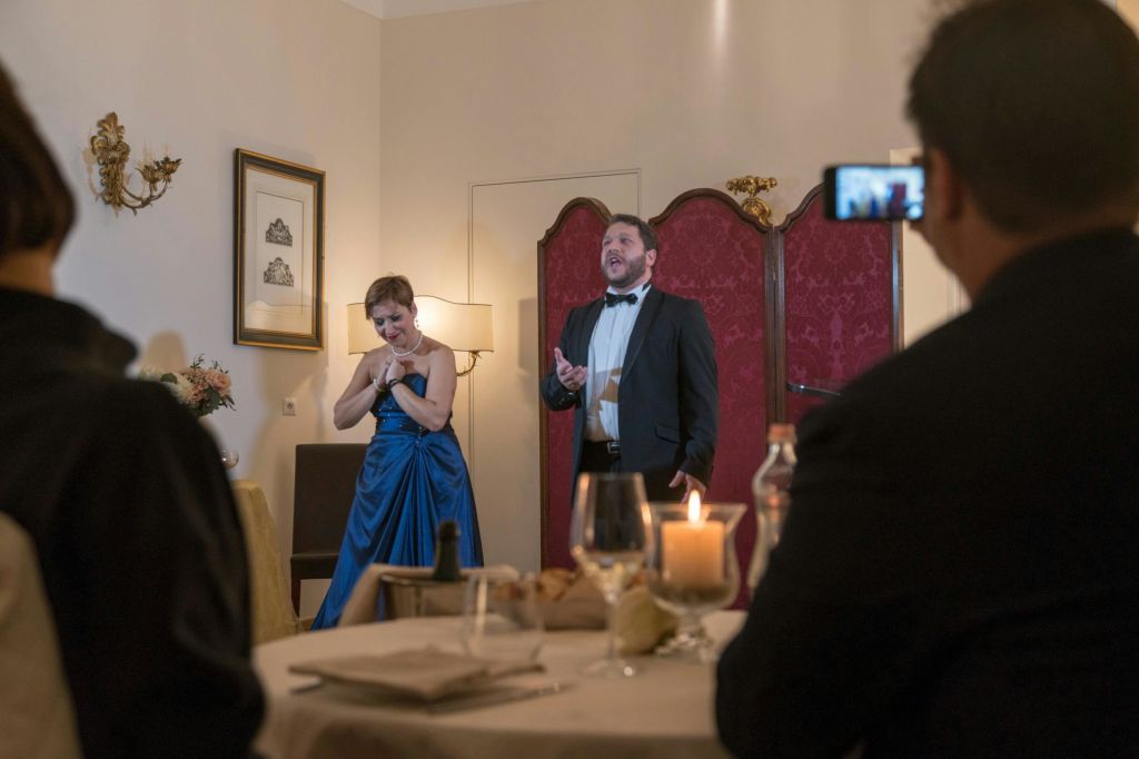 이탈리아 오페라가 선사하는 최고의 아리아와 듀엣 공연에서 열정을 느껴보세요.