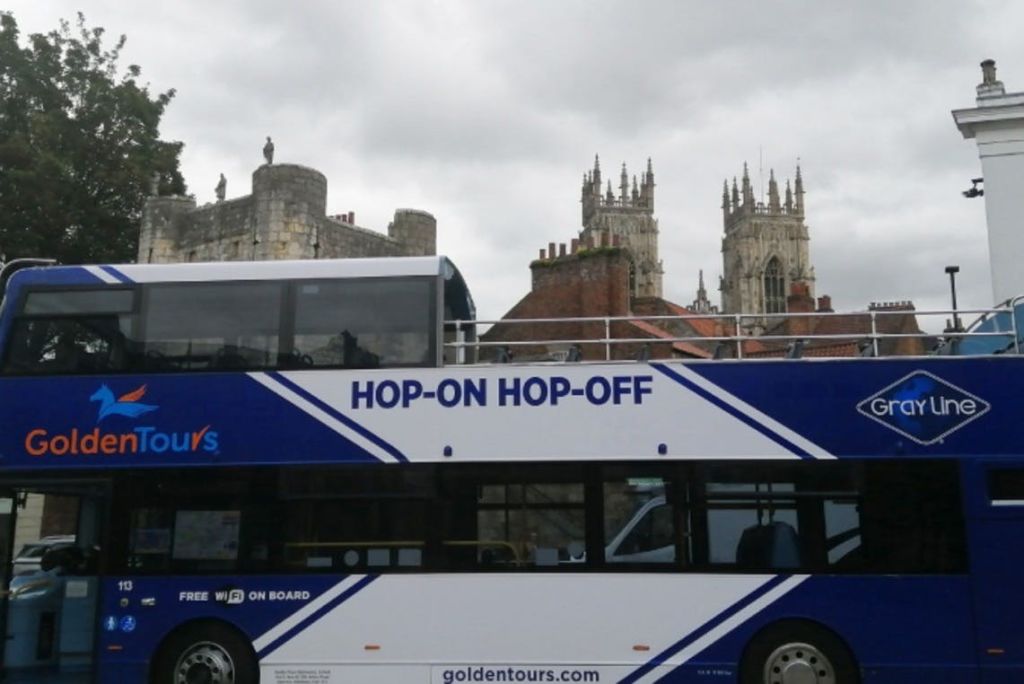 Hop On Hop Off 버스