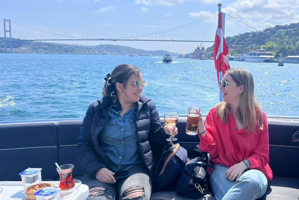 럭셔리 요트를 타고 즐기는 보스포루스 관광 크루즈