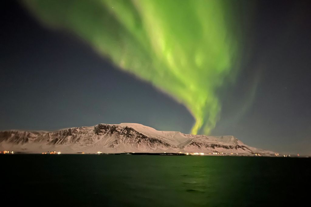 보트 타고 즐기는 오로라