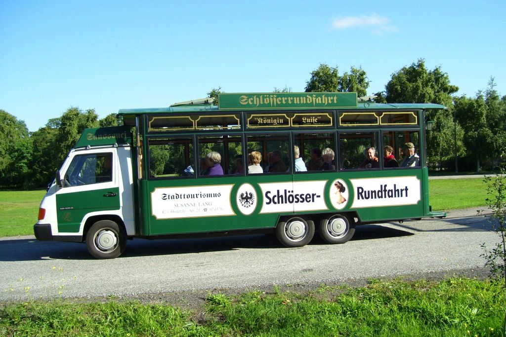 Stadt- & Schlösserrundfahrt "Alter Fritz", 버스 루이즈