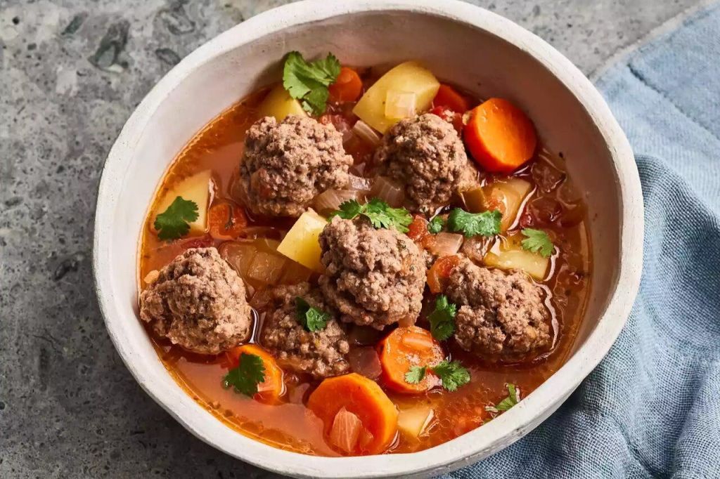 카탈루냐식 미트볼 '칼도' 만들기