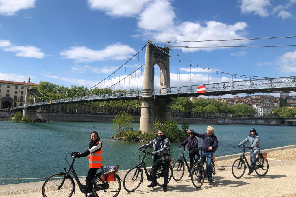 강변에서 즐기는 라이딩