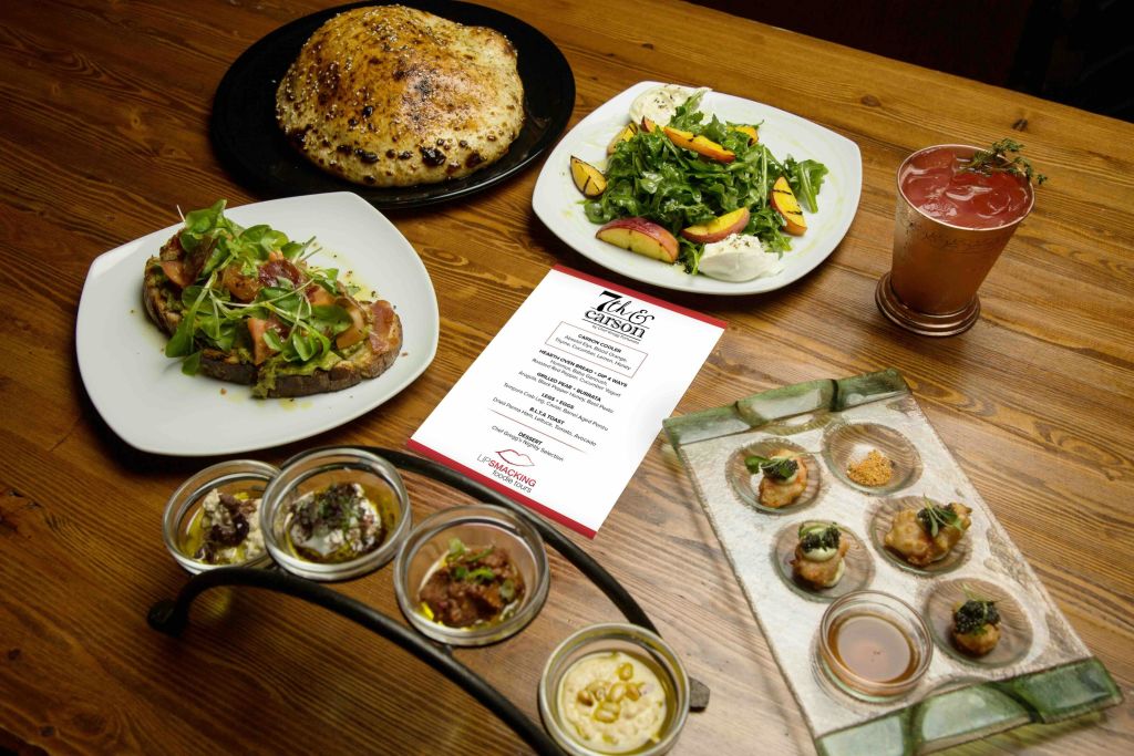 립스매킹을 즐기는 다운타운 미식 투어