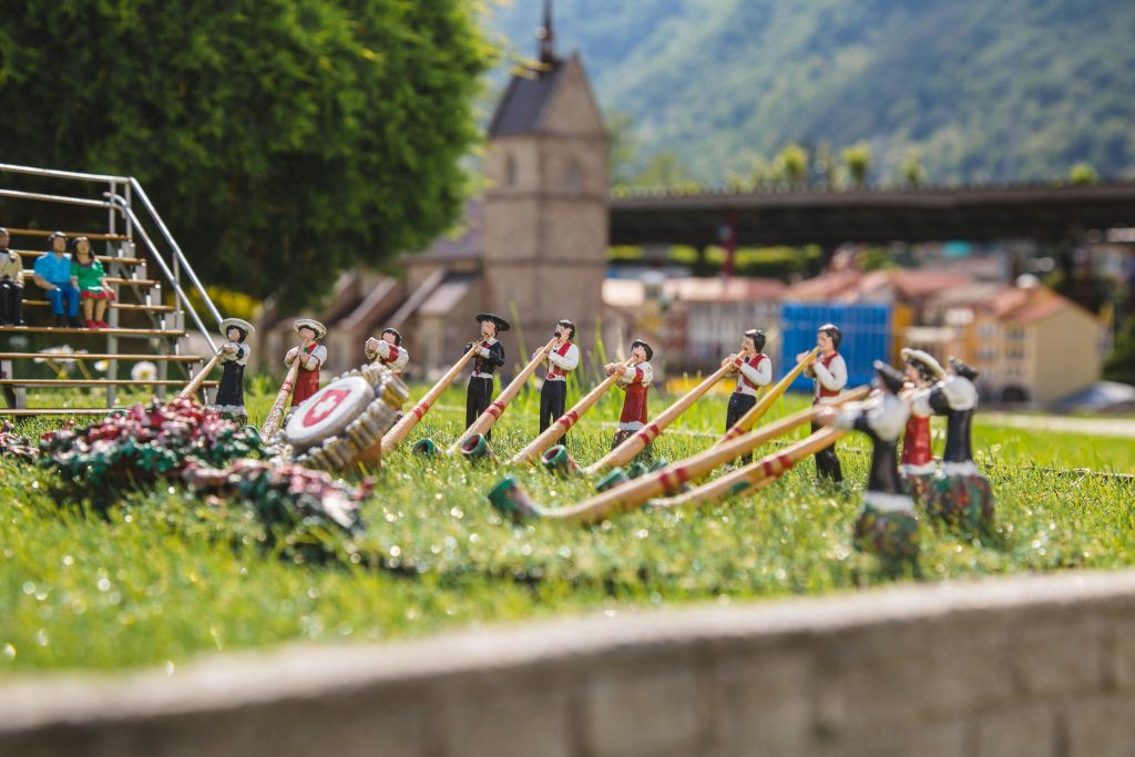 규모에 맞는 알프스의 뿔 1:25