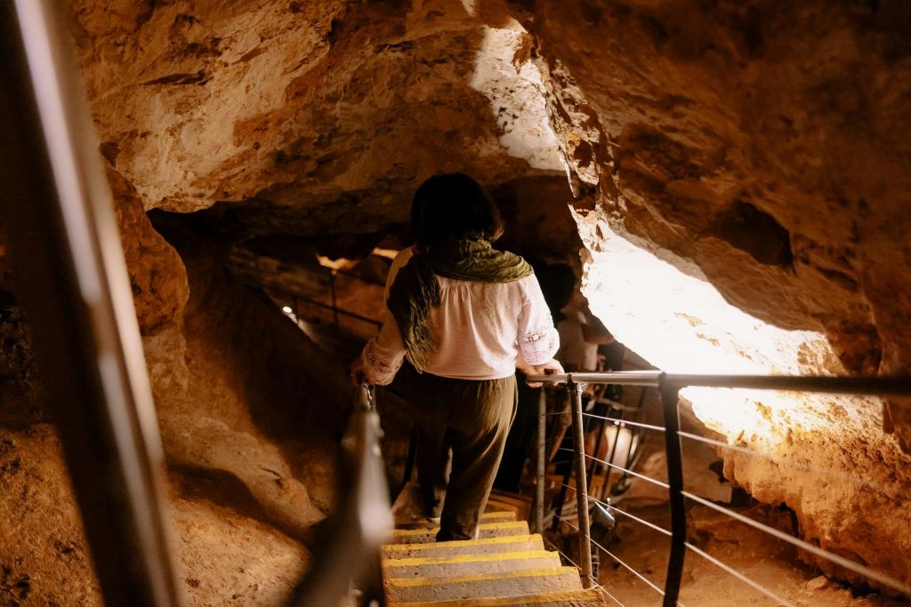 보석 동굴은 3개의 거대한 방으로 구성되어 있습니다.