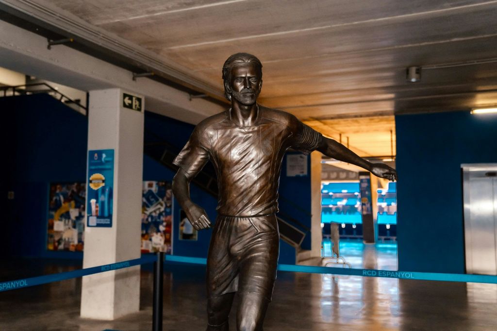 다니자르케 동상